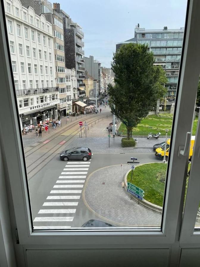 Lichtrijk En Comfortabel Hoekappartement Met Gratis Parking En Zeer Centraal Gelegen - Comme Chez Soi Ostende Exterior foto